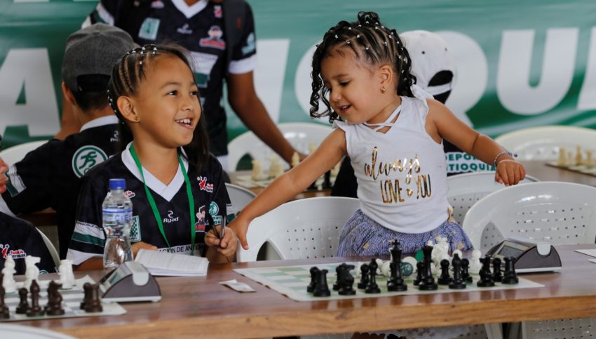 https://www.festivaldefestivales.com/wp-content/uploads/2020/01/mariangel-ajedrez-850x483-1.jpeg