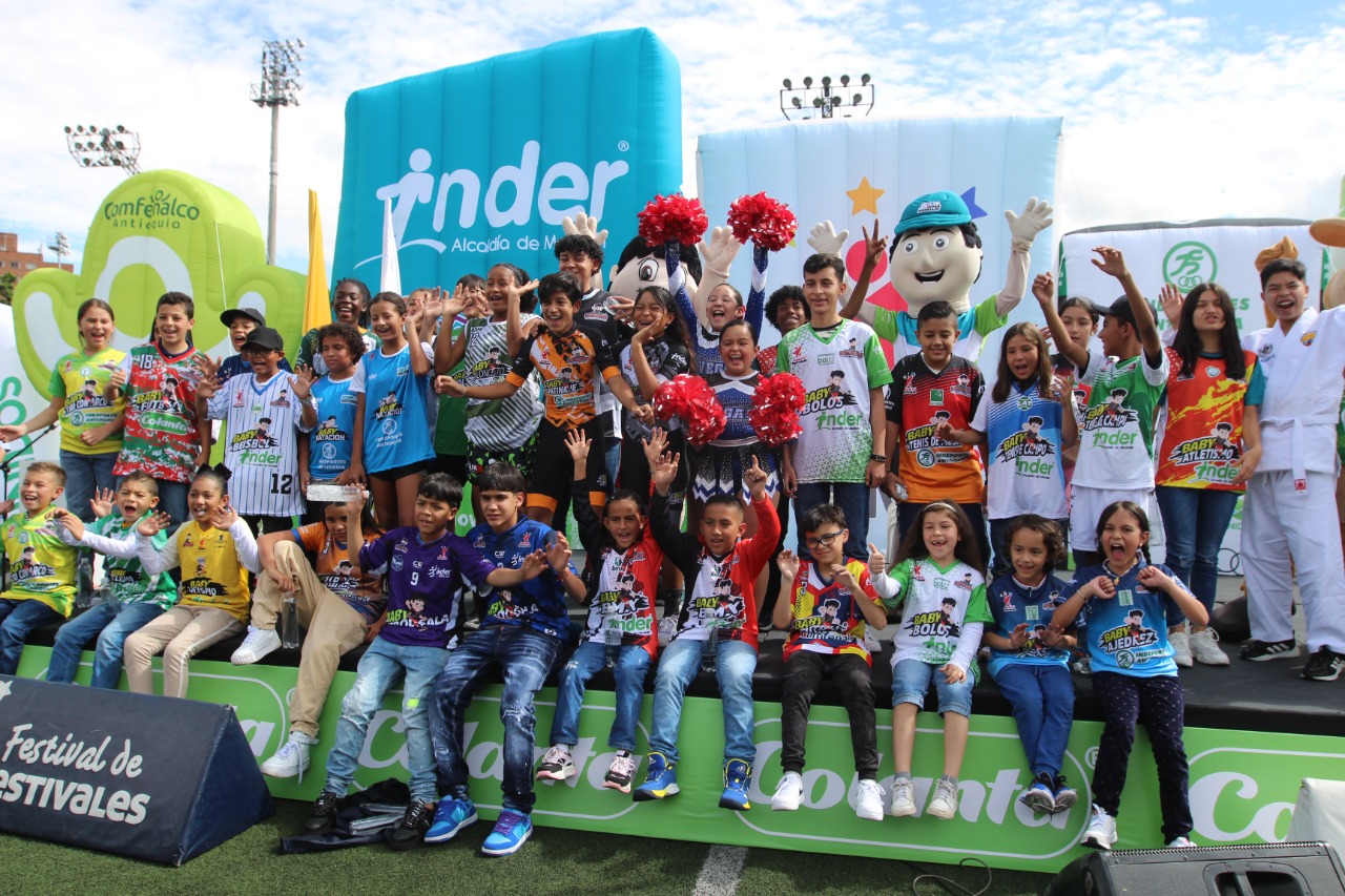 https://www.festivaldefestivales.com/wp-content/uploads/2023/01/entrega-de-uniformes-festival.jpeg