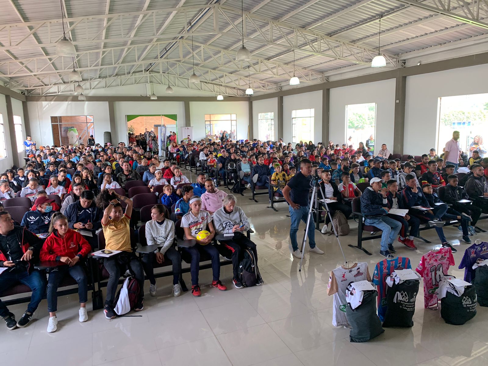 https://www.festivaldefestivales.com/wp-content/uploads/2023/06/bogotaa-inicio-zonales-nacionales-babyfutbol-colanta.jpeg