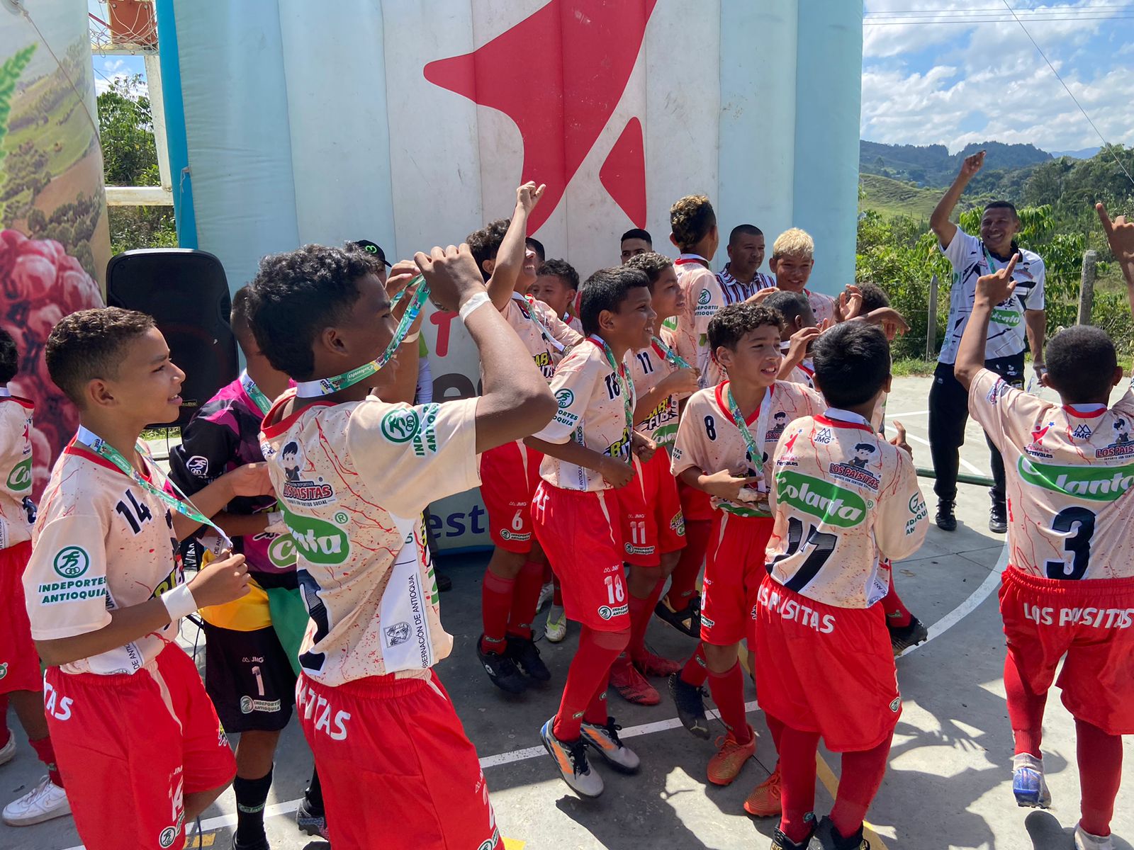 https://www.festivaldefestivales.com/wp-content/uploads/2023/12/caucasia-babyfut-2023-2024.jpeg