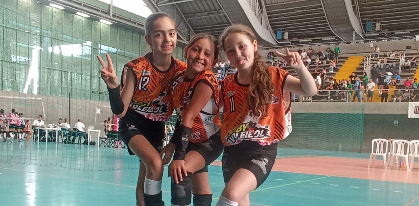 https://www.festivaldefestivales.com/wp-content/uploads/2024/01/foto-historia-volibol-Maria-Fernanda-Florida-Helena-Alcaraz-Juana-Restrepo-scaled-e1704638080450.jpg