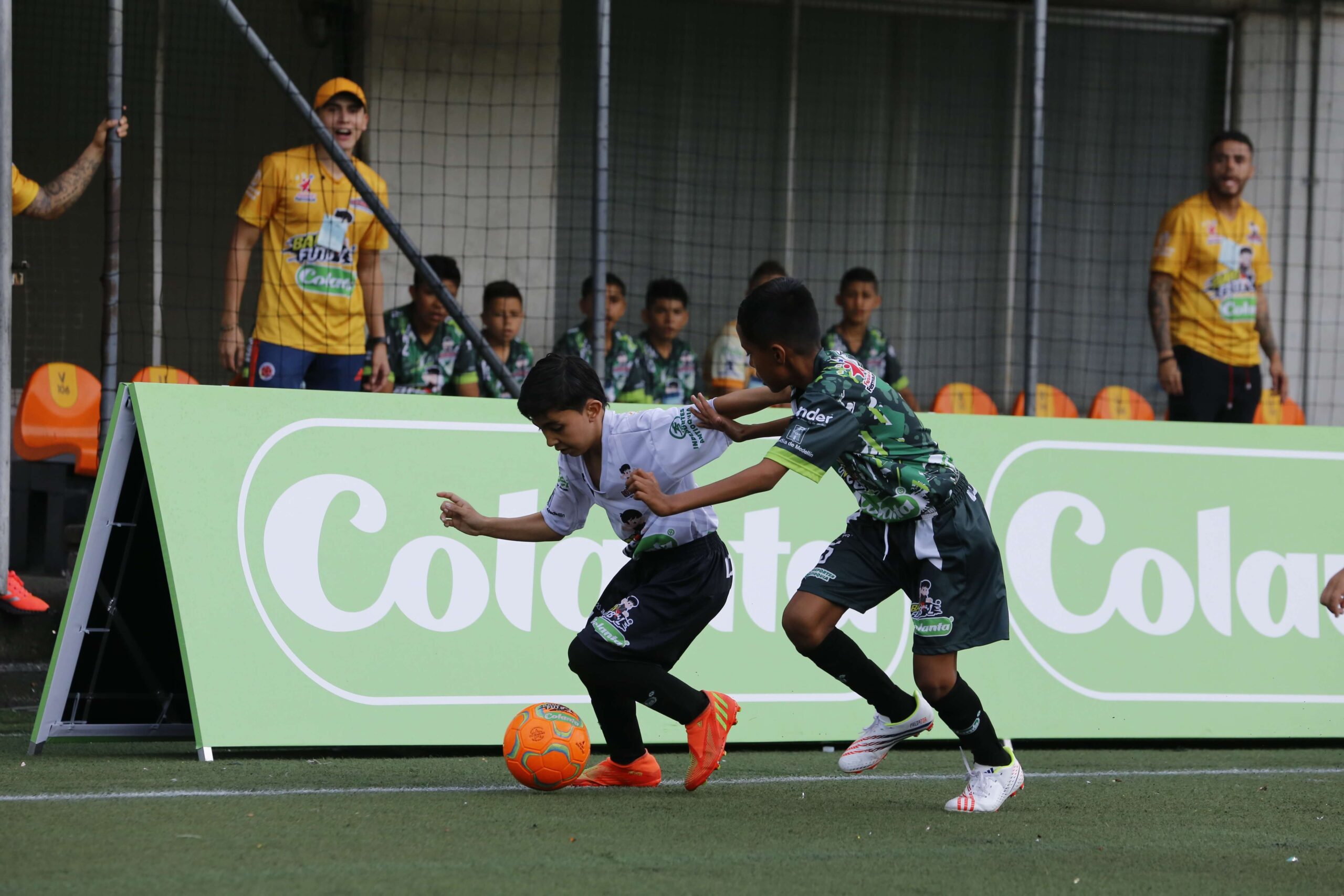 https://www.festivaldefestivales.com/wp-content/uploads/2024/09/babyfutbol-colanta-mas-100-equipos-en-octubre-2024-2025-scaled.jpg