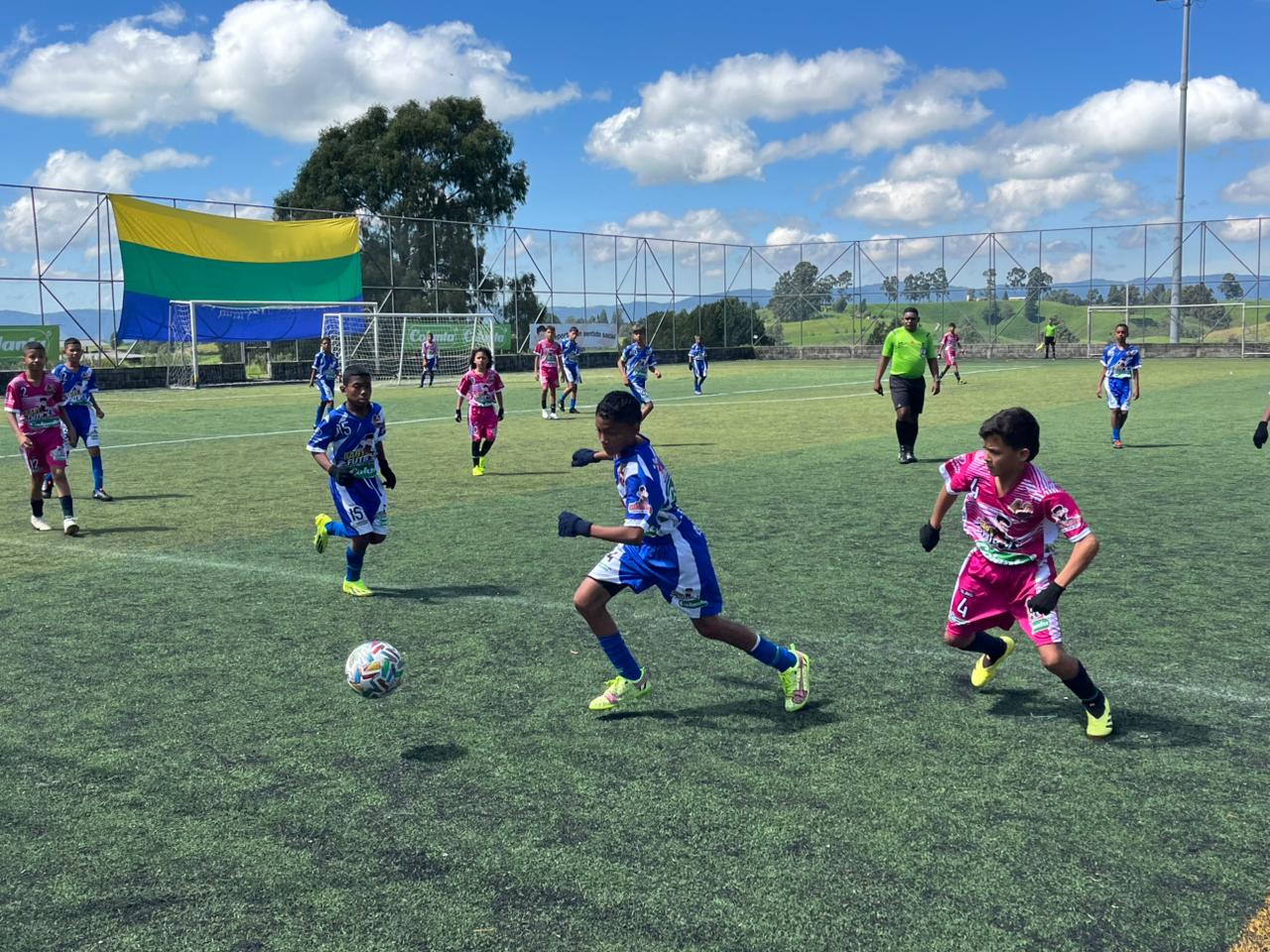 https://www.festivaldefestivales.com/wp-content/uploads/2024/11/norte-bajo-cauca-babyfutbol-colanta-2024-2025-finalistas.jpeg