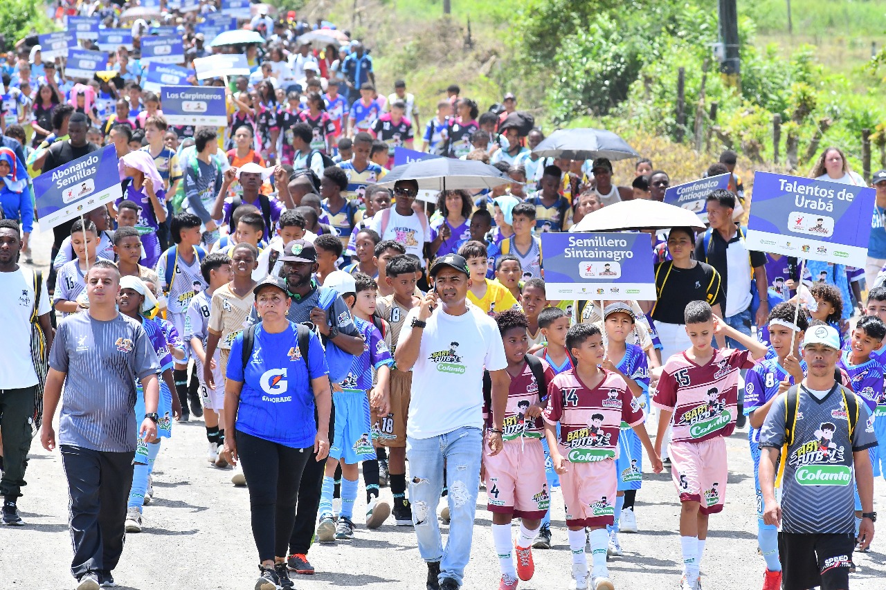 https://www.festivaldefestivales.com/wp-content/uploads/2025/06/desfile-uraba-babyfutbol-colanta-2025-2026.jpeg